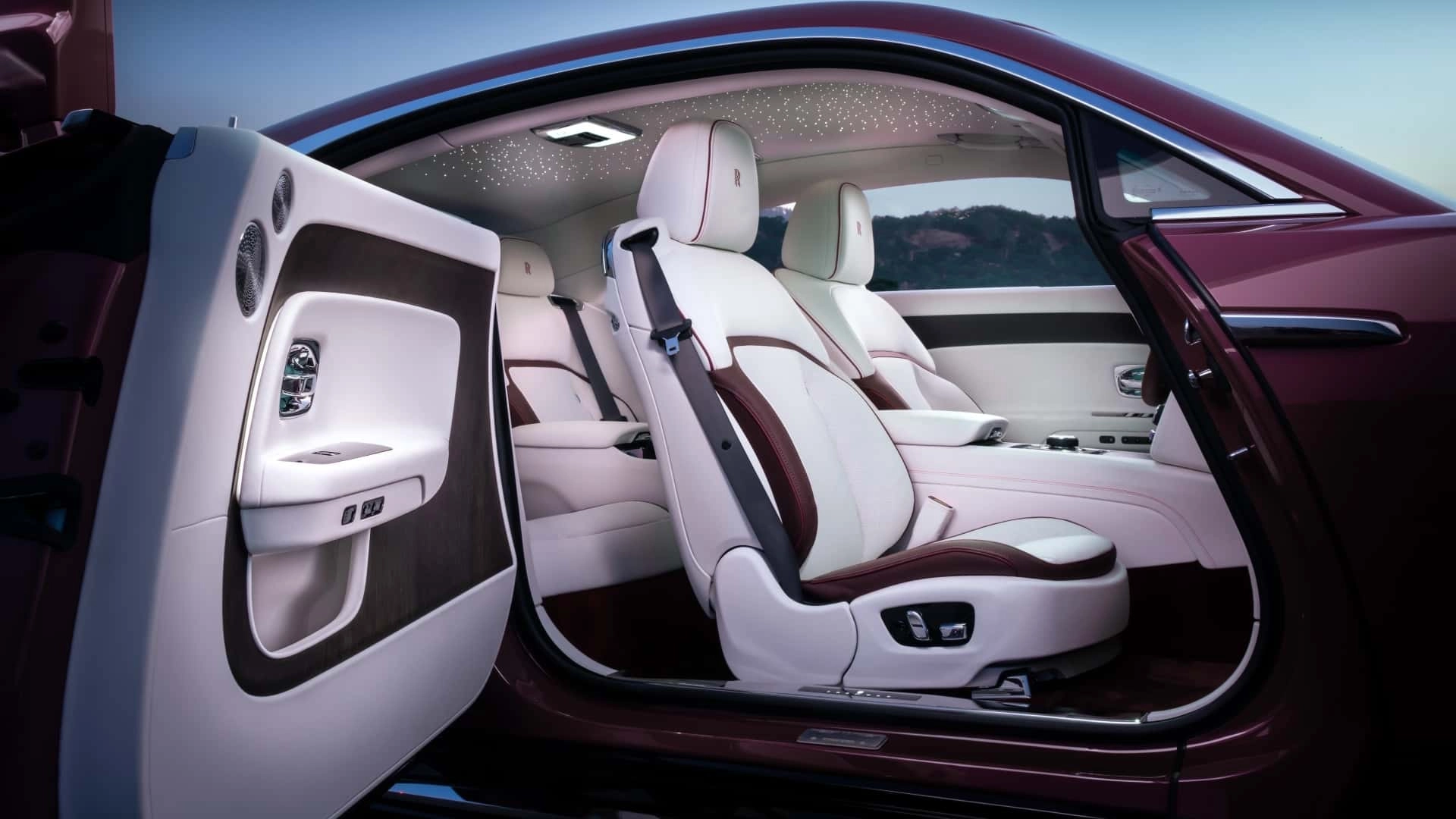 2024 rolls royce spectre bespoke morganite commission (3)
